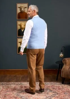 Norfolk Men's Lambswool Slipover In Glacier - Classic Fit 8 Norfolk Men's Lambswool Slipover In Glacier - Classic Fit -AlanPaine Shop 050A62 NORFOLK VEE NECK SLIPOVER GLACIER 04