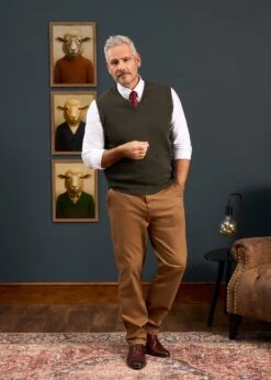 Norfolk Men's Lambswool Slipover In Seaweed - Classic Fit -AlanPaine Shop 050A62 NORFOLK VEE NECK SLIPOVER SEAWEED 05