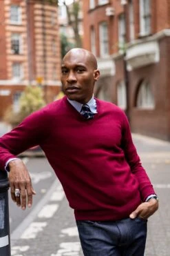Albury Geelong Wool Jumper In Claret - Regular Fit 8 Albury Geelong Wool Jumper In Claret - Regular Fit -AlanPaine Shop Albury Geelong Vee Neck Claret