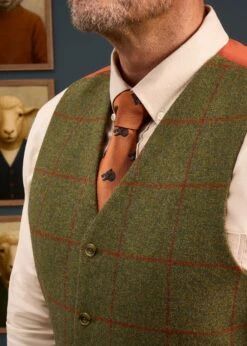 Combrook Men's Tweed Lined-Back Waistcoat In Reed - Regular Fit -AlanPaine Shop Combrook Mens Tweed Lined Back Waistcoat Reed 2