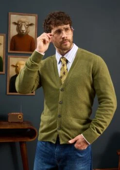 Cornwall Lambswool Cardigan In Green Bean - Classic Fit -AlanPaine Shop Cornwall Lambswool Carigan Green Bean 2 83bf32f4 5f6f 48da ab71 c178f27abdb4