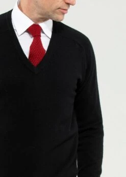 Hampshire Lambswool Jumper In Black - Classic Fit -AlanPaine Shop HampshireLambswoolSaddleShoulderBlackJumperImage1