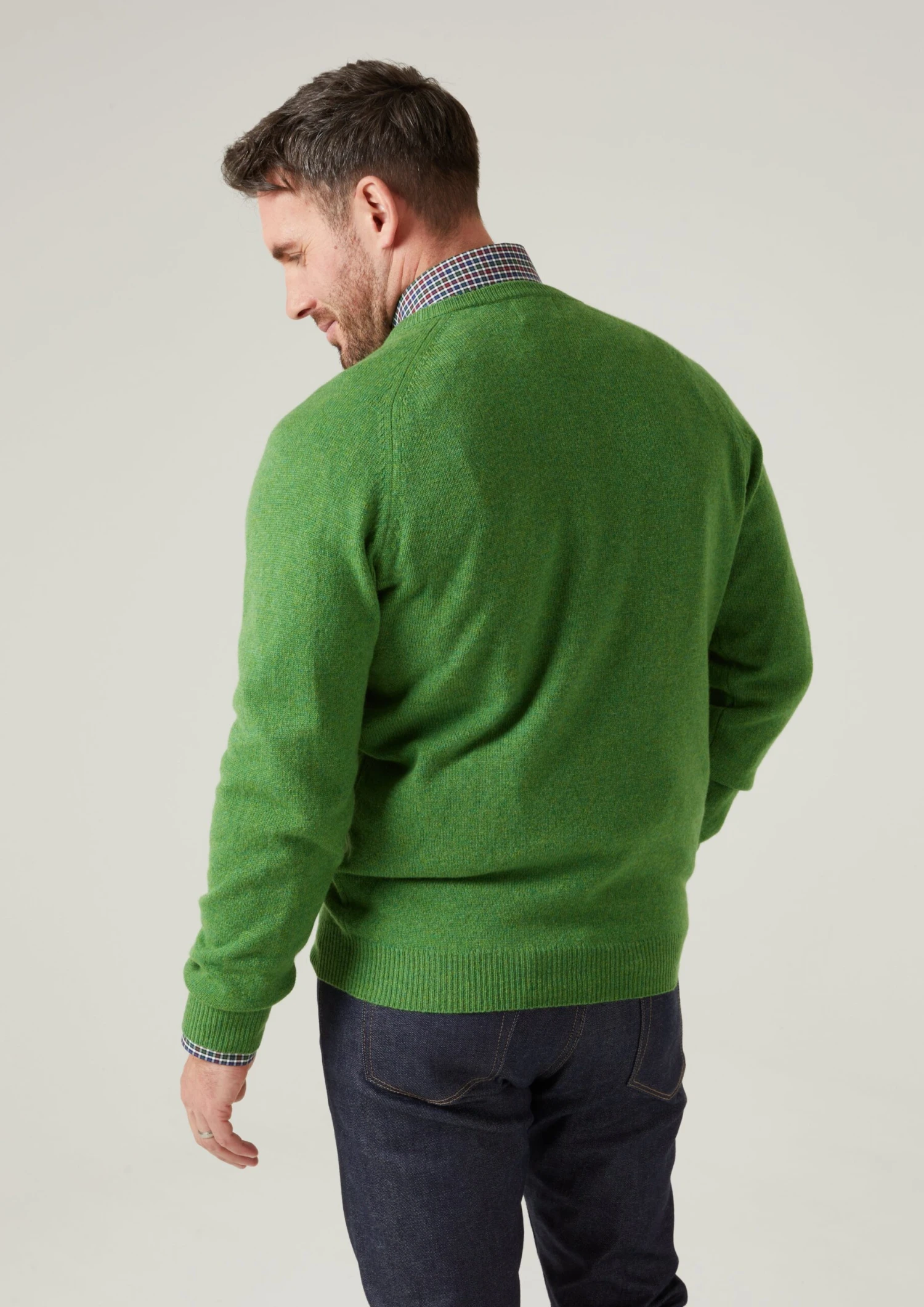 Kilsyth Men's Lambswool Jumper In Watercress - Regular Fit 6 Kilsyth Men's Lambswool Jumper In Watercress - Regular Fit - Image 4