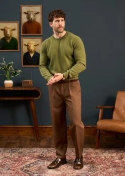 Lenzie Men's Lambswool Jumper In Green Bean - Regular Fit -AlanPaine Shop Mens Lambswool Crew Neck Regular Fit Green 2